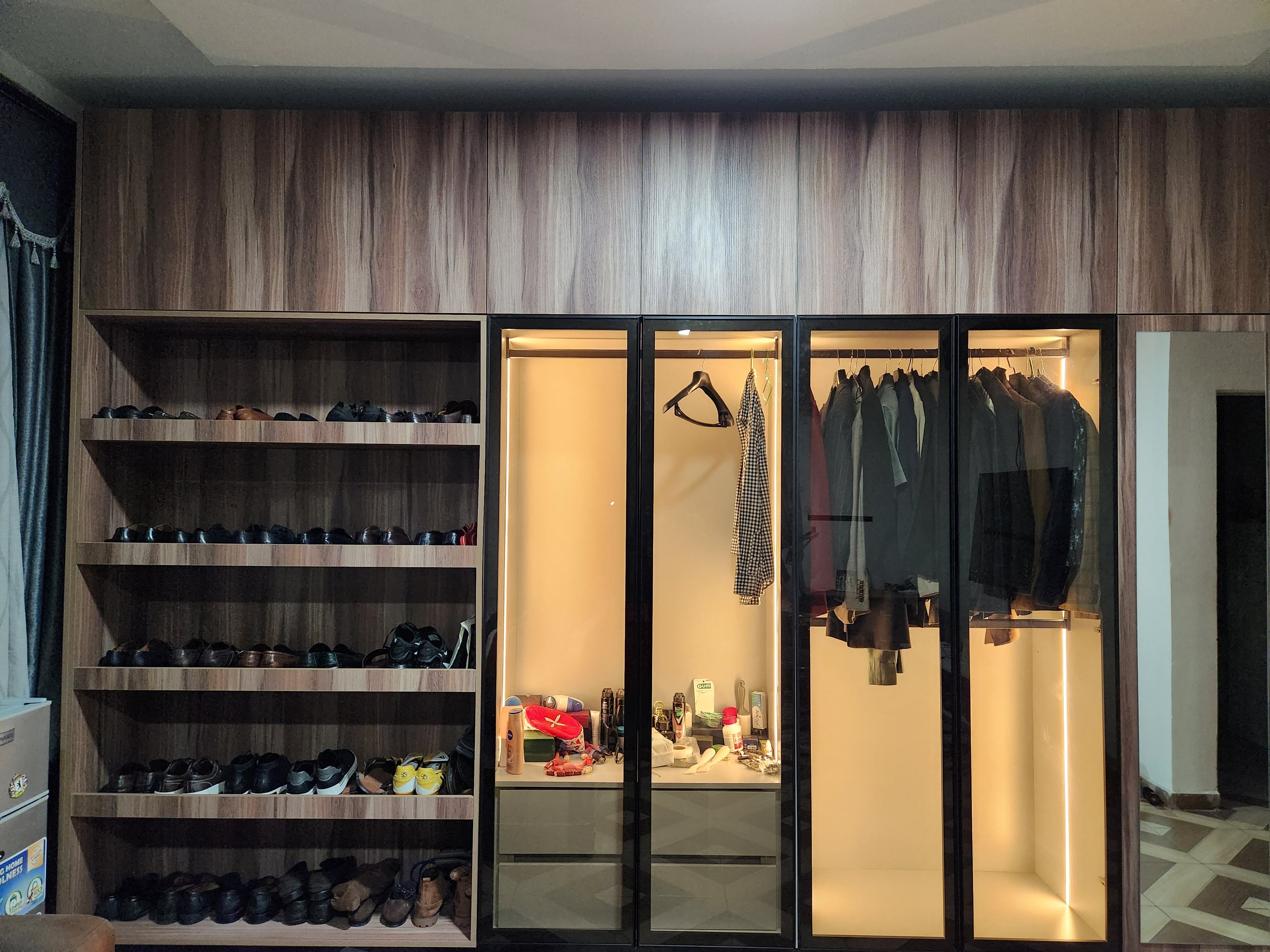 Minimalist Wardrobe Design