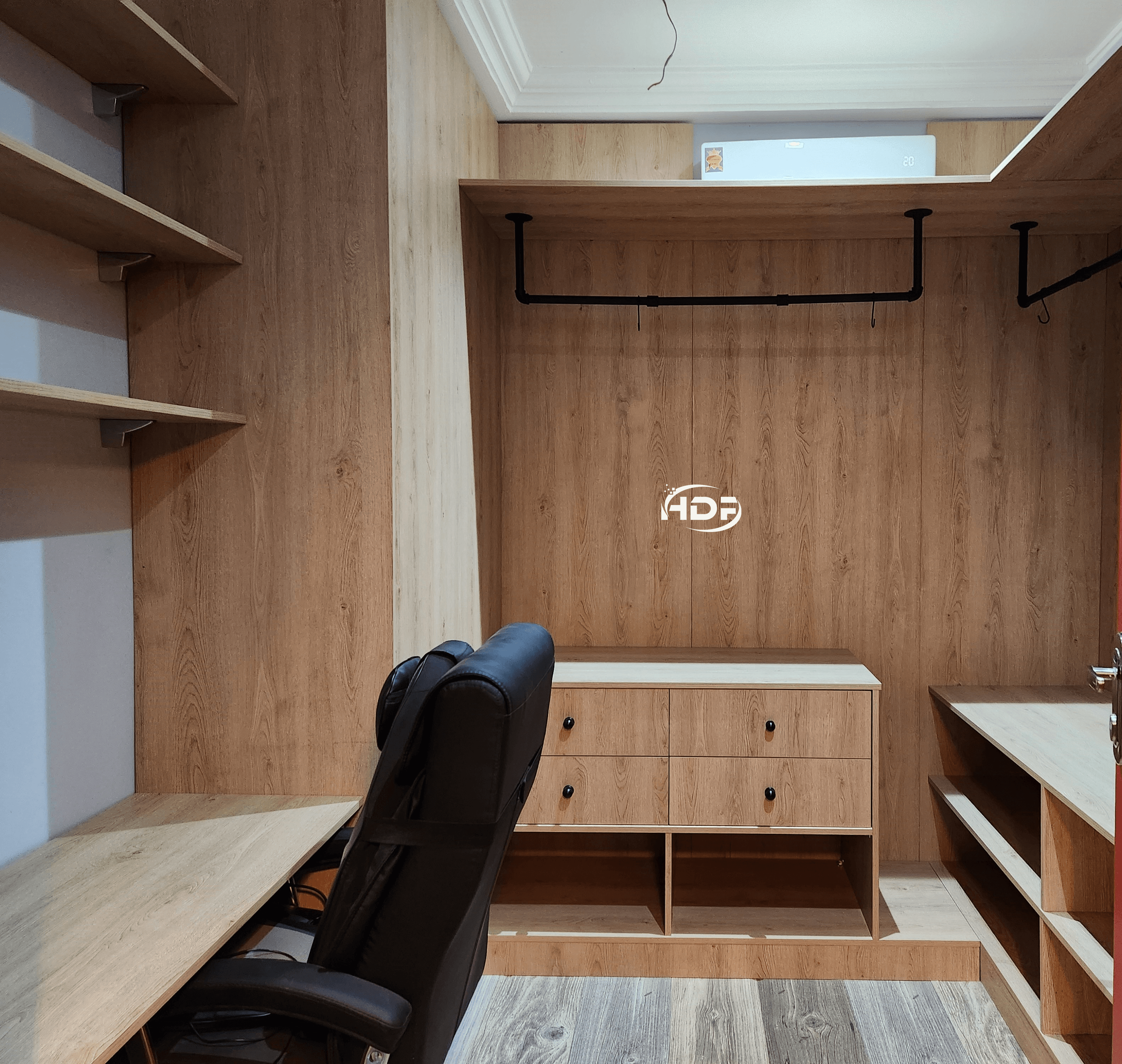 Modern Walk-in Closet